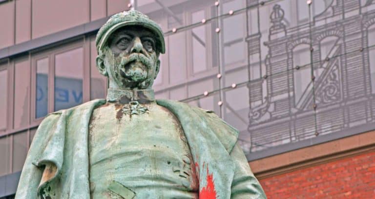 Bismarck-Statue im Stadtbild