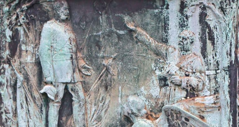 Relief am Bismarck-Denkmal: koloniale Bildwelt