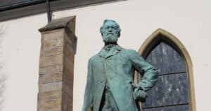 Bismarck-Statue vor der ehemaligen Reichsbahndirektion