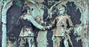 Relief am Bismarck-Denkmal: politische Begegnung